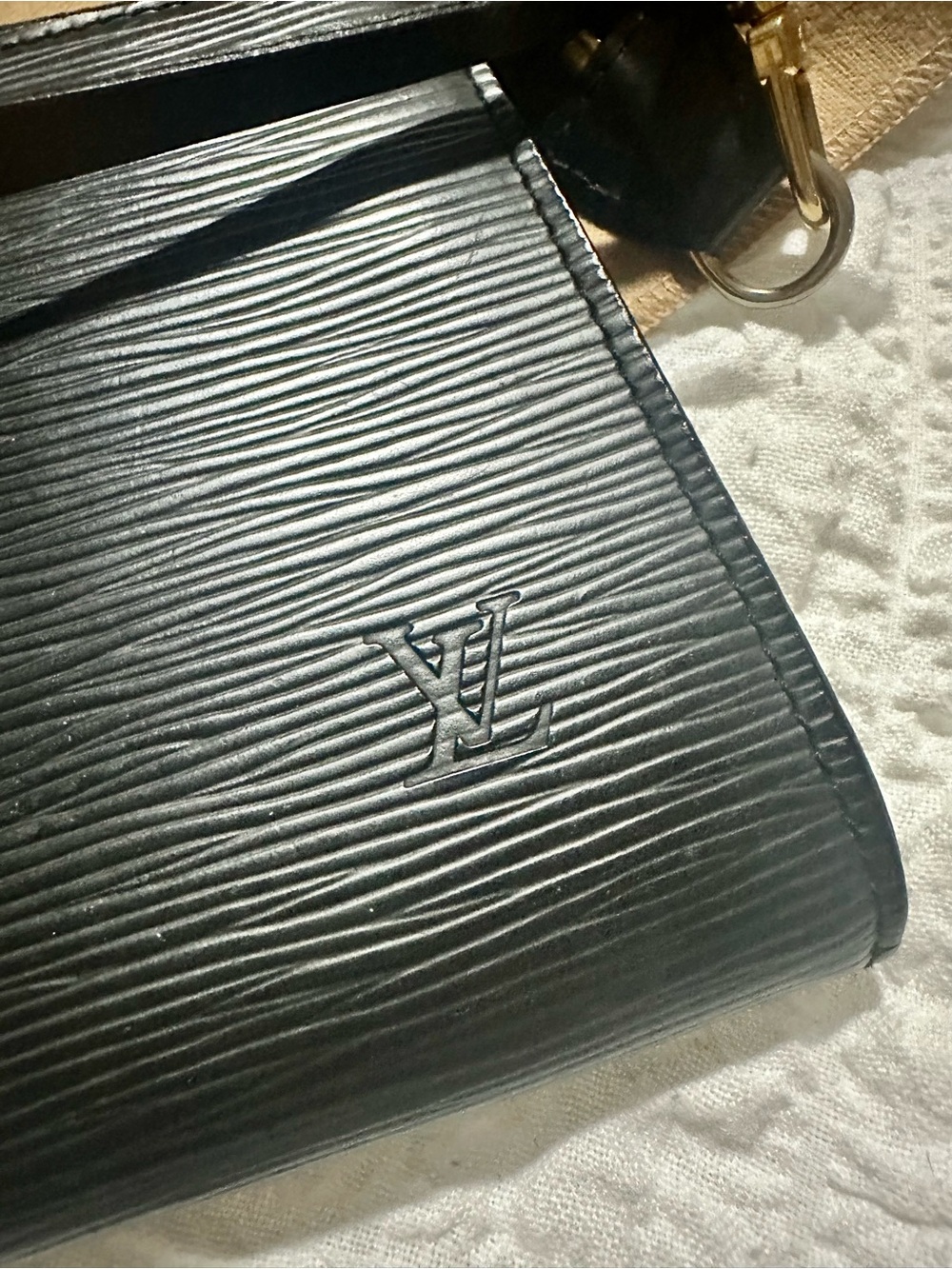 Louis Vuitton Black Epi Leather Pochette - COA 🎁🎁🎁giftable w box/bag🎁🎁🎁 - Picture 5 of 8